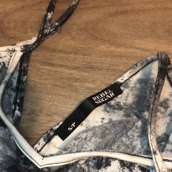 Cute Black and White Tank Top - Picture 2 of 4